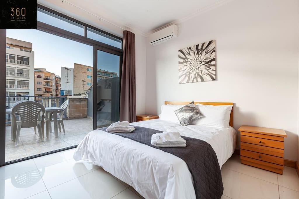 Comfortable Penthouse, Served With Lift, Wifi & Ac By 360 Estates Gzira Exterior photo