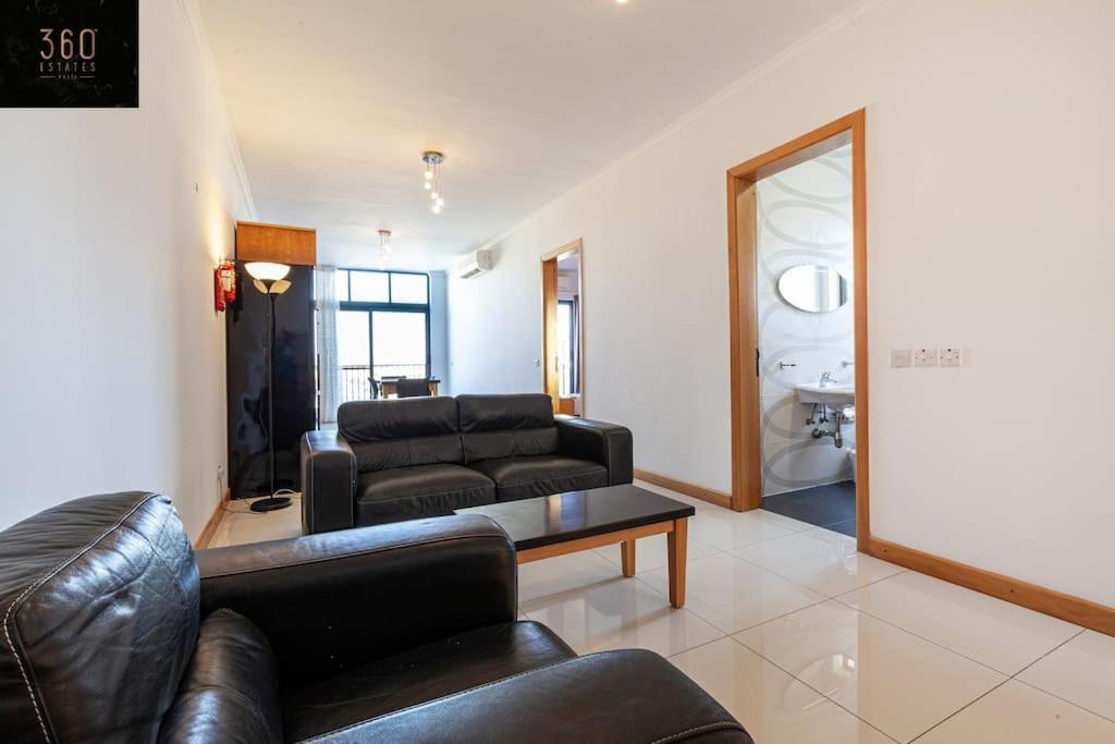 Comfortable Penthouse, Served With Lift, Wifi & Ac By 360 Estates Gzira Exterior photo